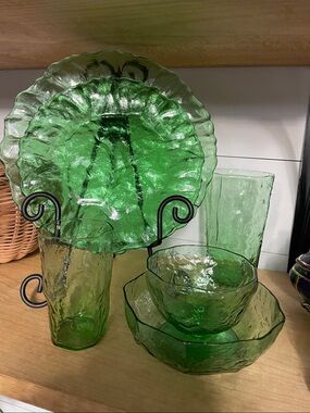 Morgantown Green Textured Glass Dinnerware Set - Elegant Home Dining